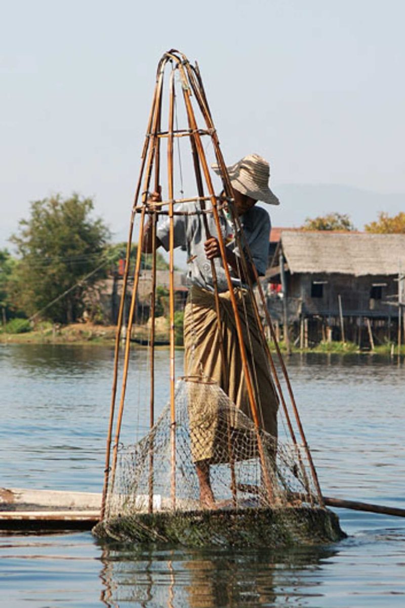 MYAN0102 | 2005, 2005-Myanmar, ASIEN, Ein-Bein-Ruderer, Inle-See, MYANMAR